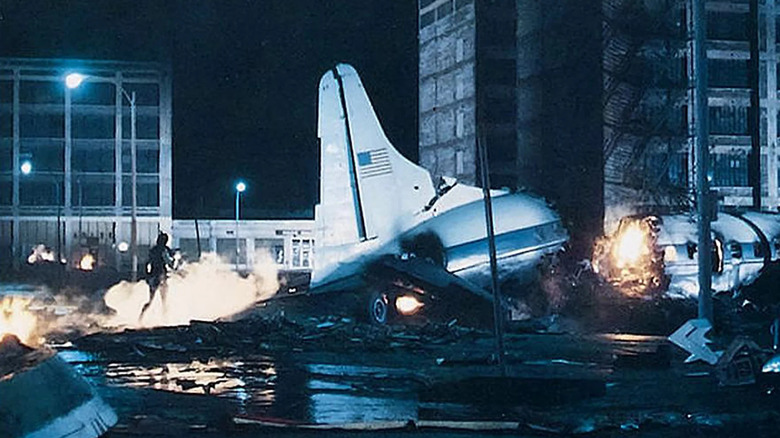 Kurt Russell plane crash Escape from New York