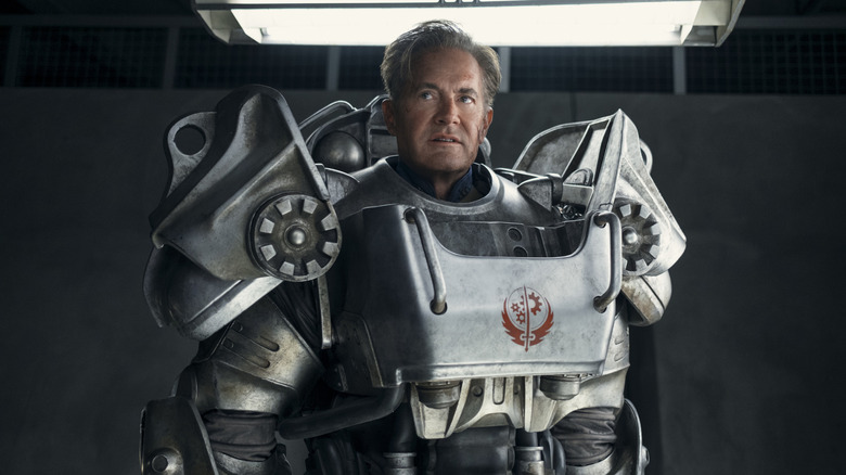 Hank in a metal suit looking upwards in Fallout