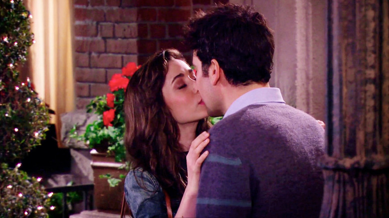 Ted and Tracy kissing in How I Met Your Mother