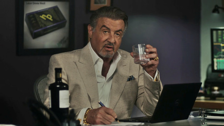 Sylvester Stallone in the role of Dwight holds a cup in Tolsa King Season 2