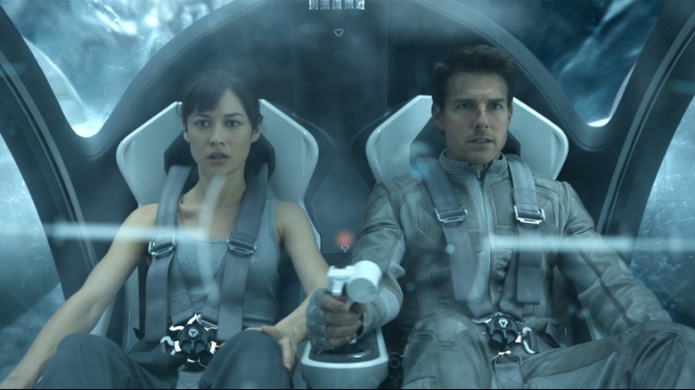 Olga Kurylenko and Tom Cruise in Oblivion