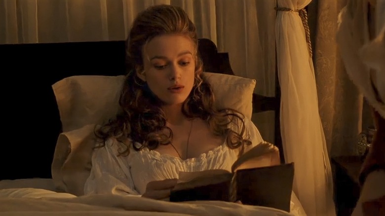 Elizabeth Swan reads in the Caribbean pirates: the curse of black pearls