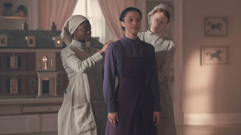 ஏற்பாட்டில் இரண்டு மார்த்தாக்களால் ஆக்னஸ் ஆடை அணிவது