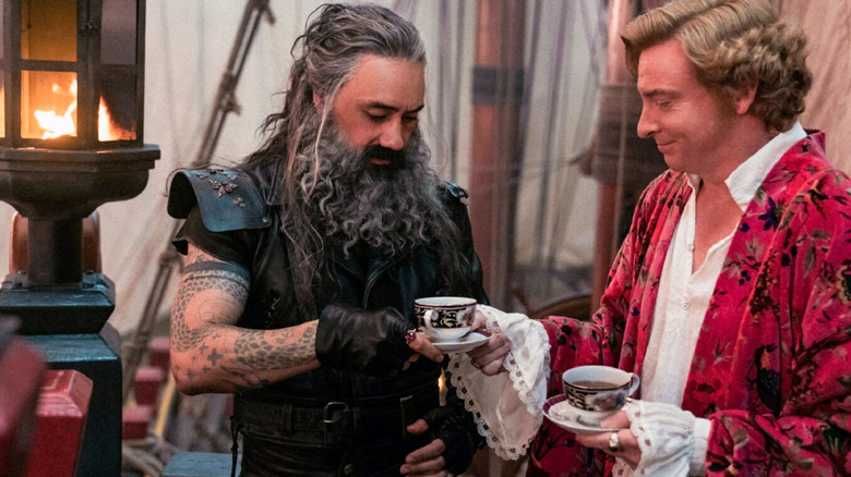 Blackbeard Stede sharing tea