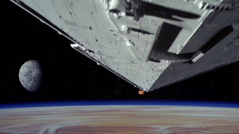The destroyer of the Star Empire is chasing Tantive IV in Star Wars: Episode 4 - New Hope