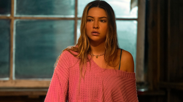 Sarah Cameron (Madelyn Cline) wearing a pink top on Outer Banks
