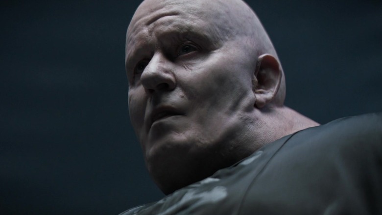 Baron Harkonnen luistert aandachtig in Dune (2021)