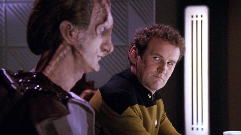 Mais alto em O'Brien olhou para a dúvida por Cardassian em Star Trek: Próxima geração