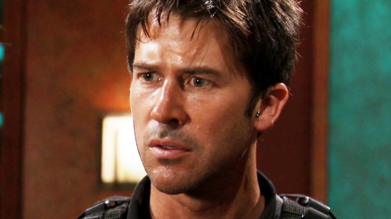Joe Flanigan's John Sheppard looks concerned in closeup in Stargate Atlantis
