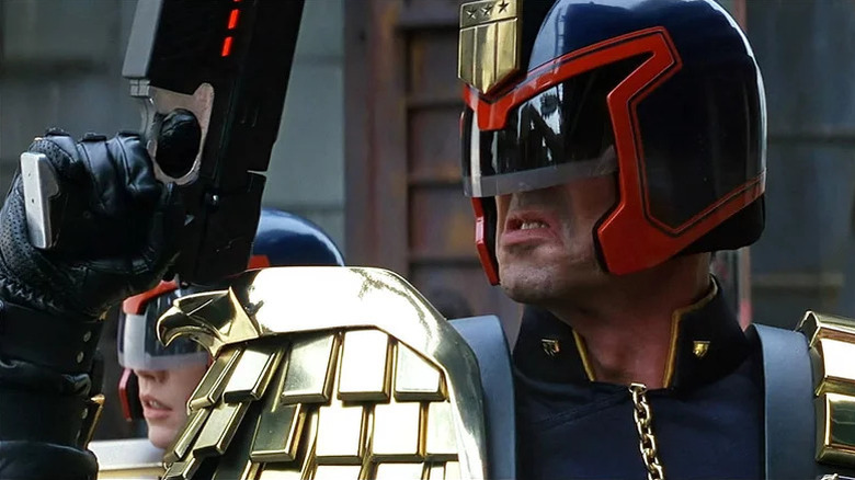 Sylvester Stallone's Judge Dredd holding a gun in Judge Dredd