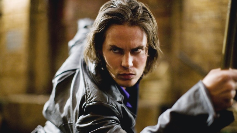 Taylor Kitsch as Gambit holding his staff in X-Men Origins: Wolverine