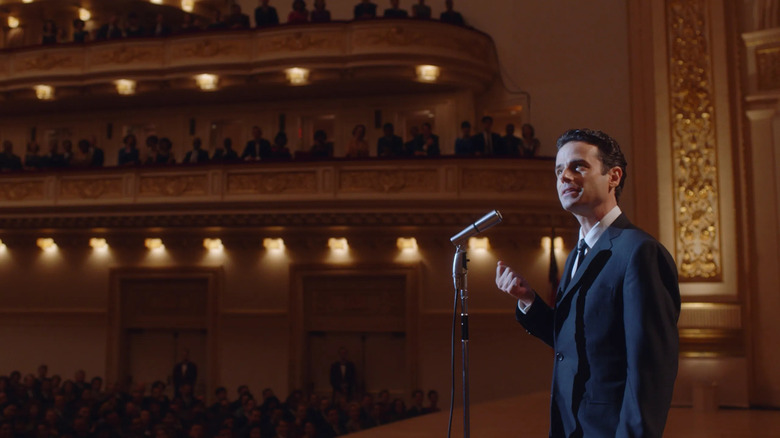 Lenny Bruce doing standup at Carnegie Hall 