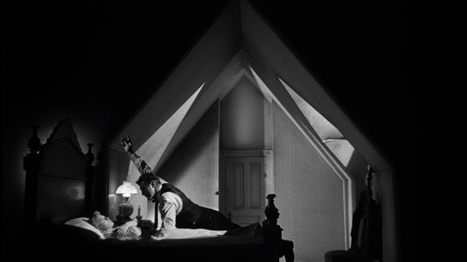 How The Night Of The Hunter's Cinematographer Crafted Its Haunting