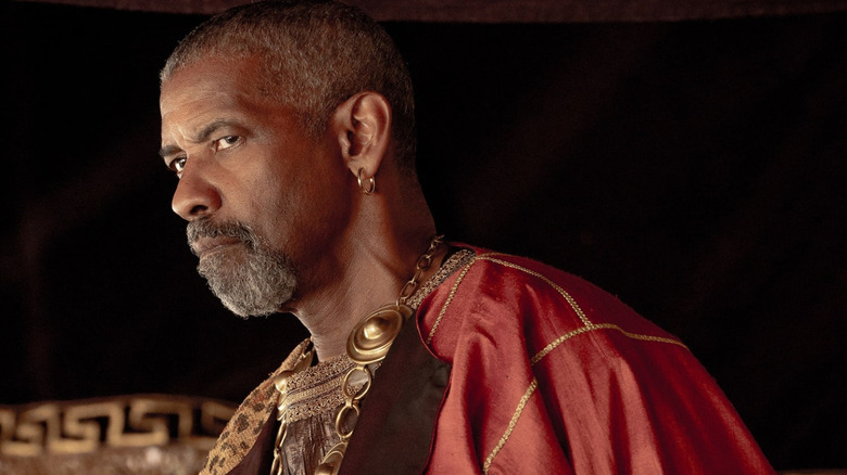 Denzel Washington does a side eye as Macrin in Gladiator II.