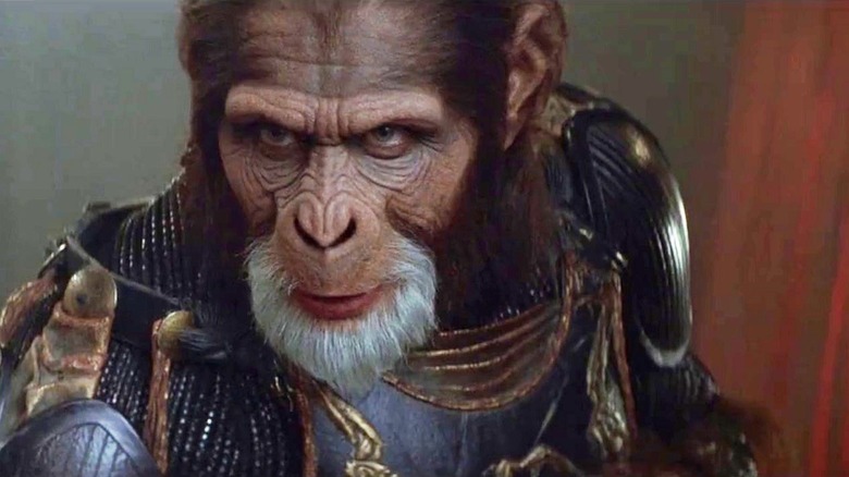 General Thade (Tim Roth) glares intensely in Planet of the Apes (2001)