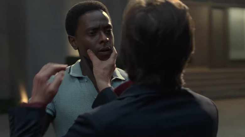 X-Men: Primeira Classe, Shaw pegando Darwin pelo queixo