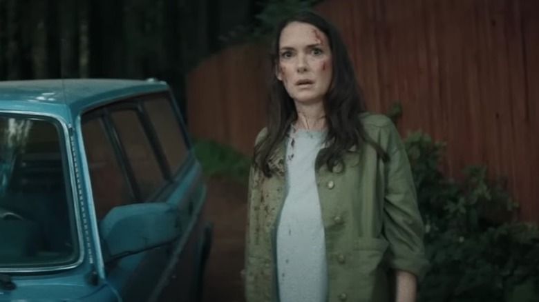 Winona Ryder bloody by car Gone in the Night