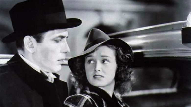 Joan Vance jette un coup d'œil au Dr Maurice Xavier/Marshall Quesne dans Le Retour du Docteur X