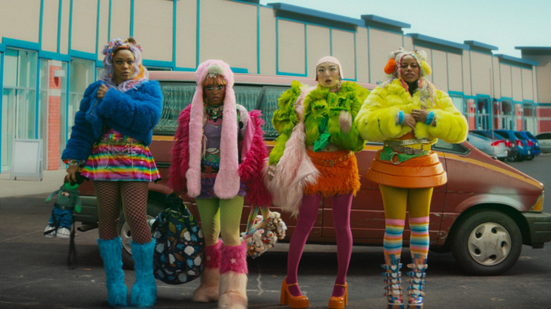 Sade, Corvette, Jianhu and Mariah get ready to go shopping in I Love Boosters