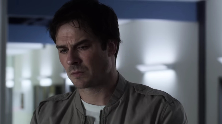 Le Dr Luther Swann de Ian Somerhalder a l'air triste dans V Wars