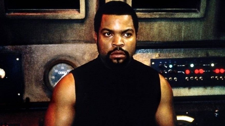 Desolation Williams standing in a control room in Ghosts of Mars