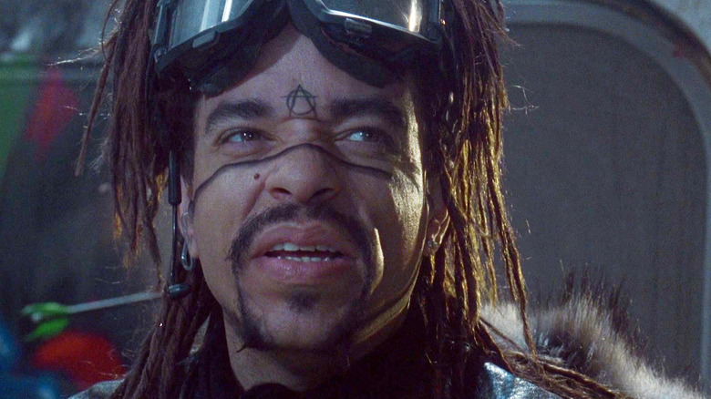 Ice-T looks irritated as LoTek revolutionary J-Bone in Johnny Mnemonic
