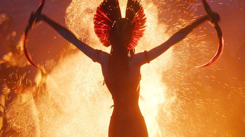 Oona Chaplin as Varang standing in front of flames in Avatar: Fire and Ash