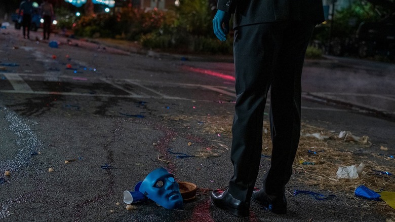 Doctor Manhattan standing in the street in the Watchmen episode A God Walks Into A Bar