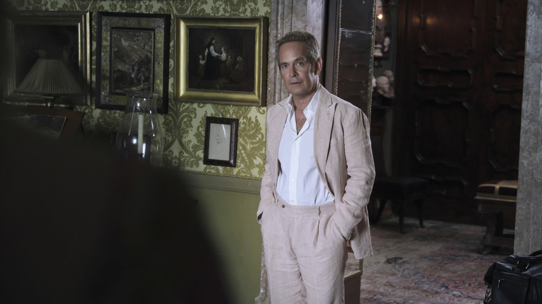 tom hollander the white lotus