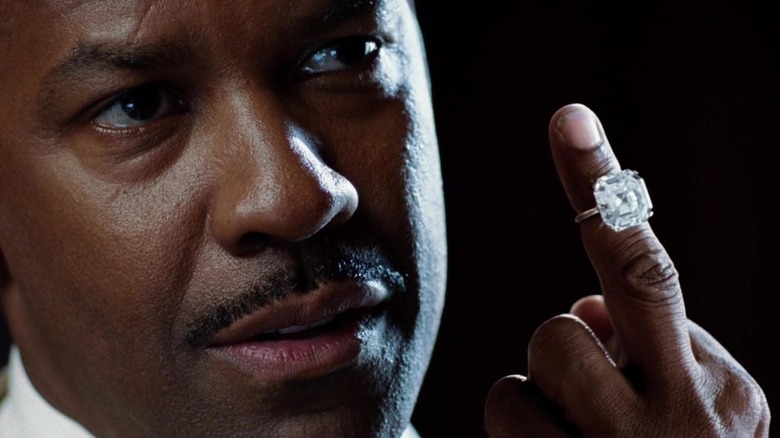 Denzel Washington's detective showing Arthur Case a diamond Cartier ring
