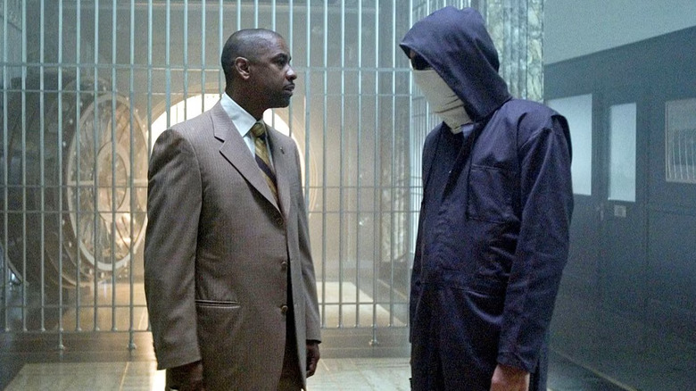 Denzel Washington's detective Frazier confronts Clive Owen's bank robber in Inside Man