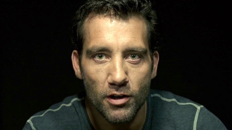 Clive Owen as Dalton Russell's talking direct to camera in Inside Man