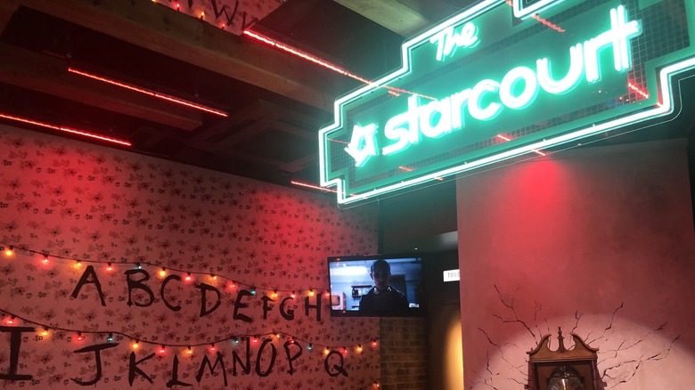 Stranger Things Cafe Starcourt Sign