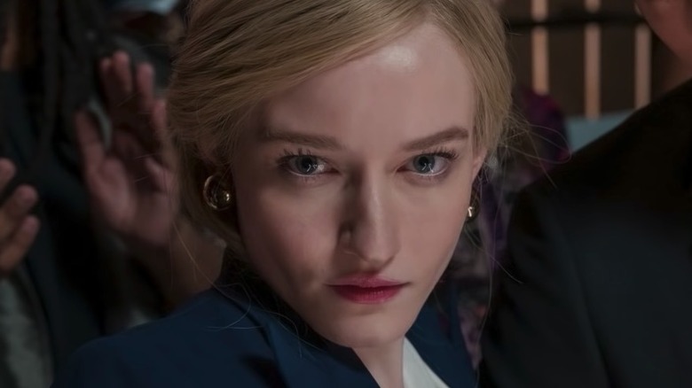 Julia Garner in Inventing Anna