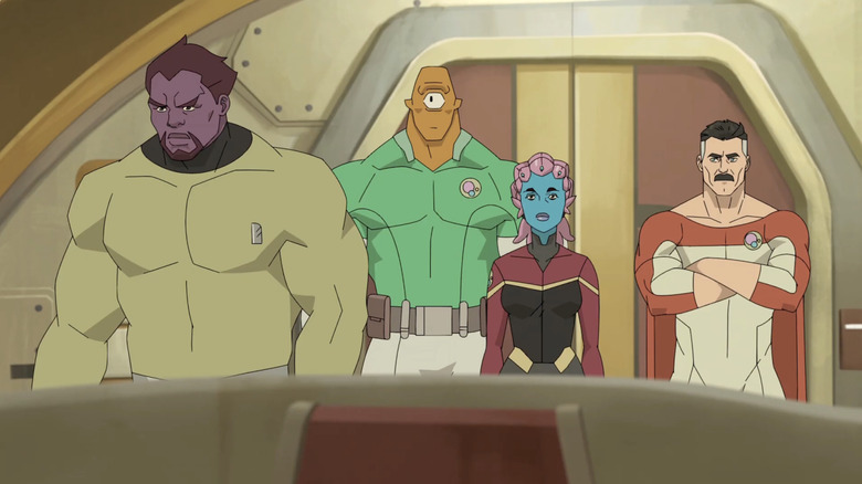 అలెన్, టెలియా మరియు నోలన్ ఇన్విన్సిబుల్‌లో వెంచర్ సిబ్బందితో పాటు నిలబడి ఉన్నారు