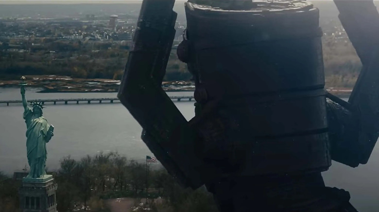 Galactus approaching the Statue of Liverty in The Fantastic Four: First Steps
