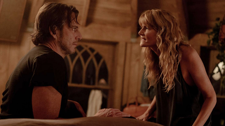 Alex (Will Arnett) en Tess (Laura Dern) maken ruzie in een slaapkamer in Is This Thing On?