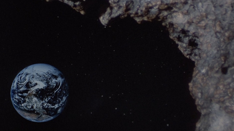 Een meteoor reist richting de aarde in Meteor