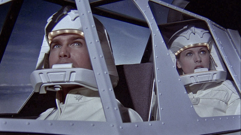 ट्रॉय आणि जेमी गॅलॅक्टिका 1980 मध्ये राइडसाठी जातात