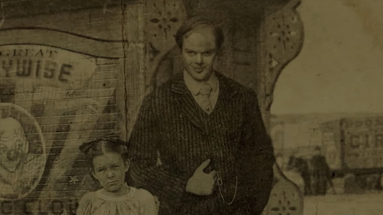 Bill Skarsgård's Bob Gray stands with his daughter in an old photo in It Chapter Two