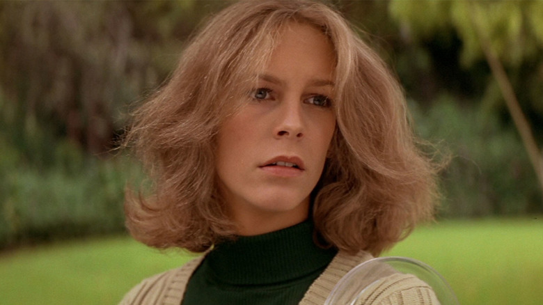 Laurie Strode turning around and looking concerned in Halloween (1978)