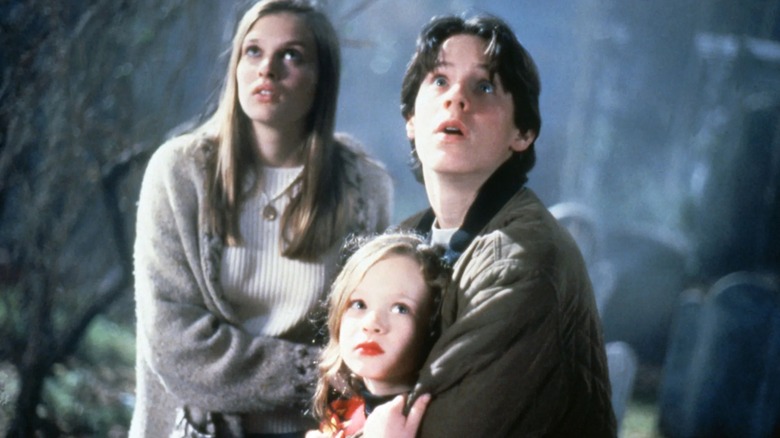 Max and Allison shield Dani from harm in Hocus Pocus