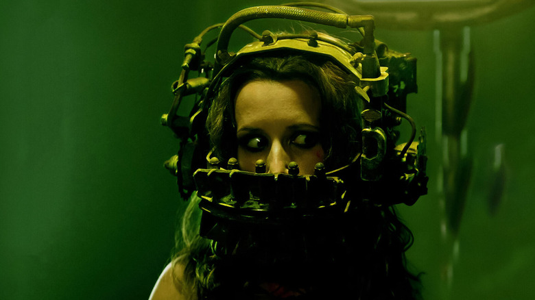Amanda is trapped in a reverse bear trap in the chainsaw
