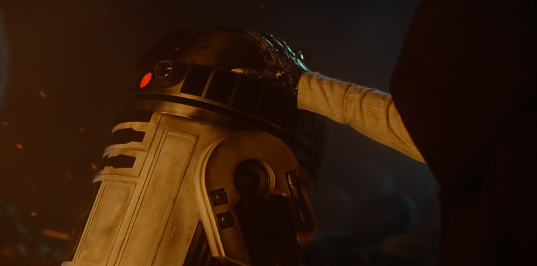 R2-D2 in The Force Awakens