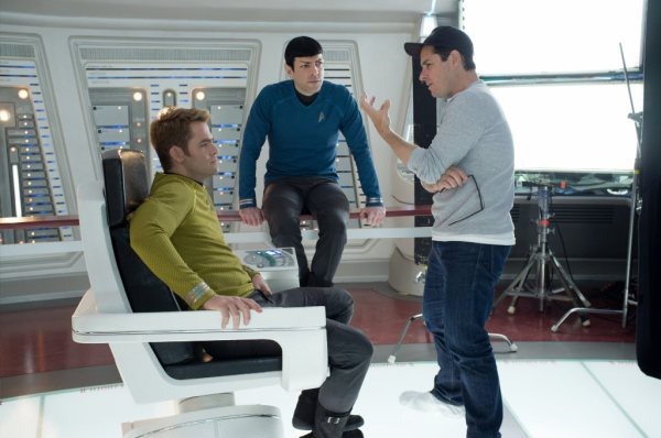 Star Trek Into Darkness - Pine, Quinto, Abrams 1