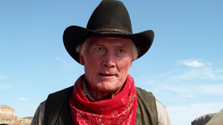 Curly Washburn de Jack Palance est vu en gros plan sur un ciel bleu dans City Slickers