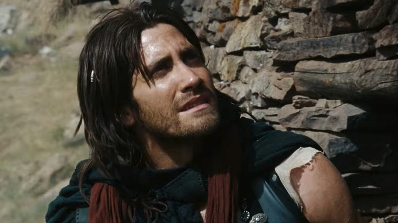 Prince Dastan looking up at someone off camera in Prince of Persia