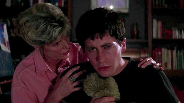 Jake Gyllenhaal attends a therapy session with Katharine Ross