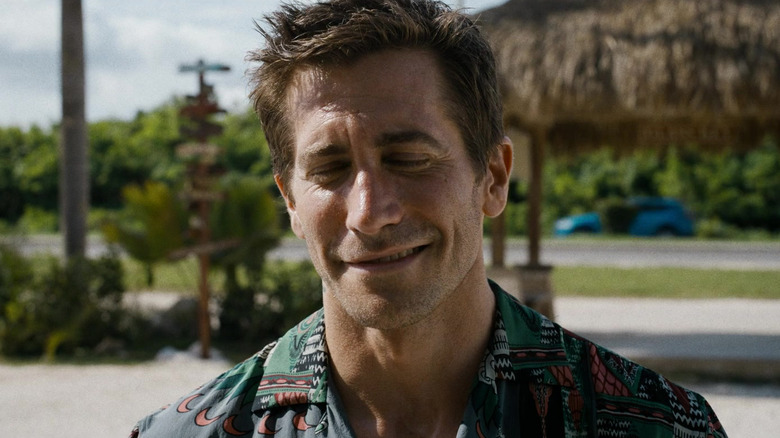 Jake Gyllenhaal as Dalton smirking outside in Road House (2024)
