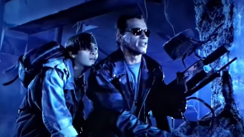 John y Terminator toman la pelea para Skynet en T2 3D: Batalla a través del tiempo